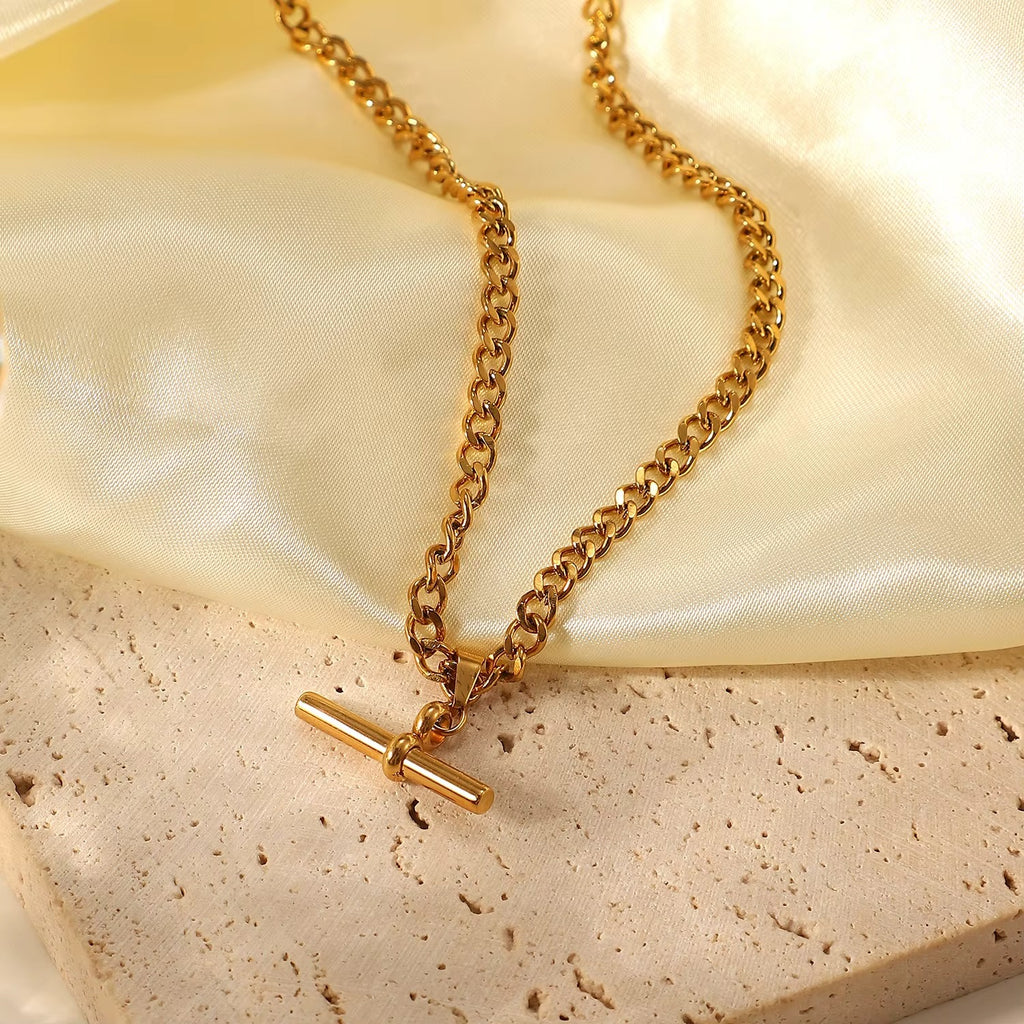 T-Bar Necklace pendant detail