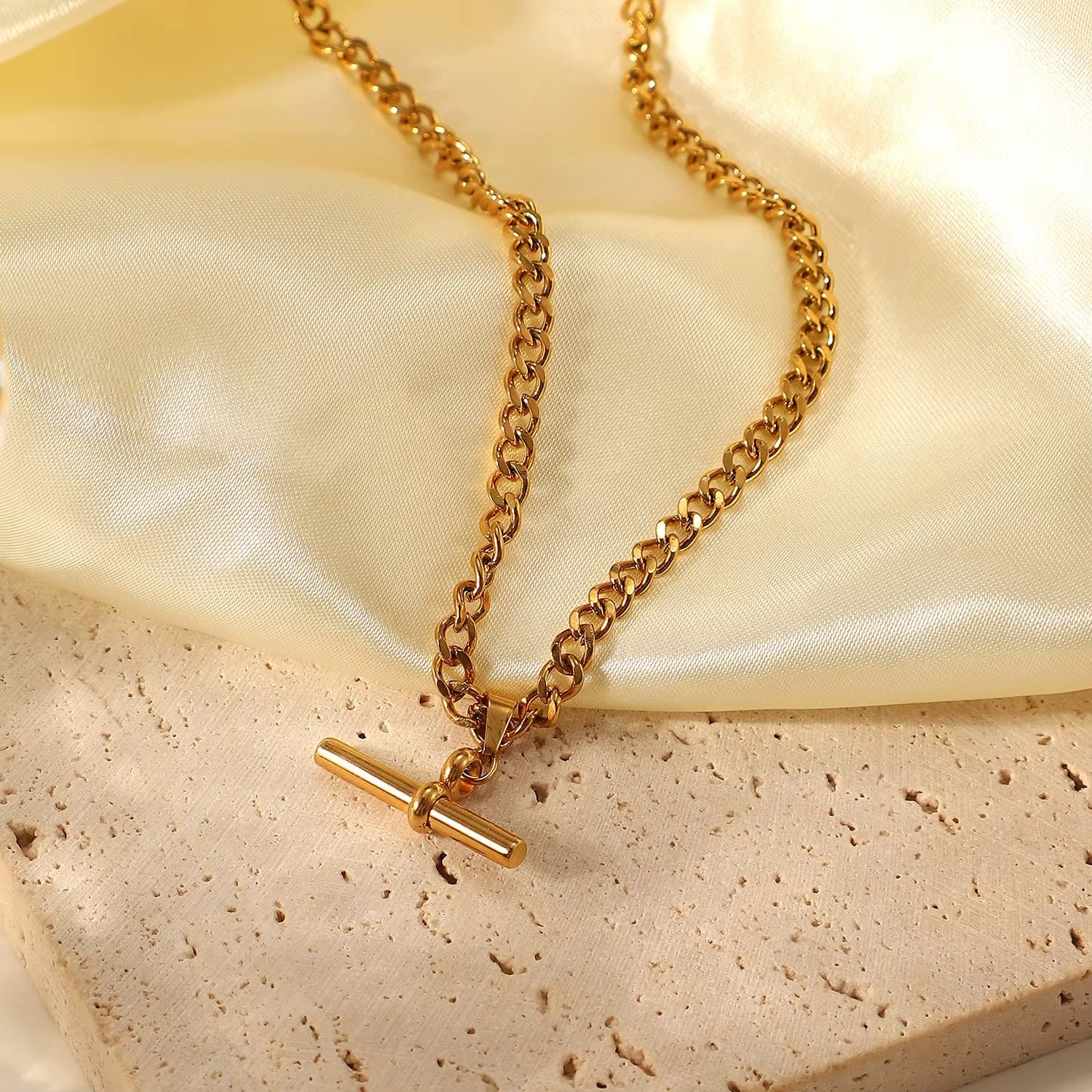 T-Bar Necklace pendant detail