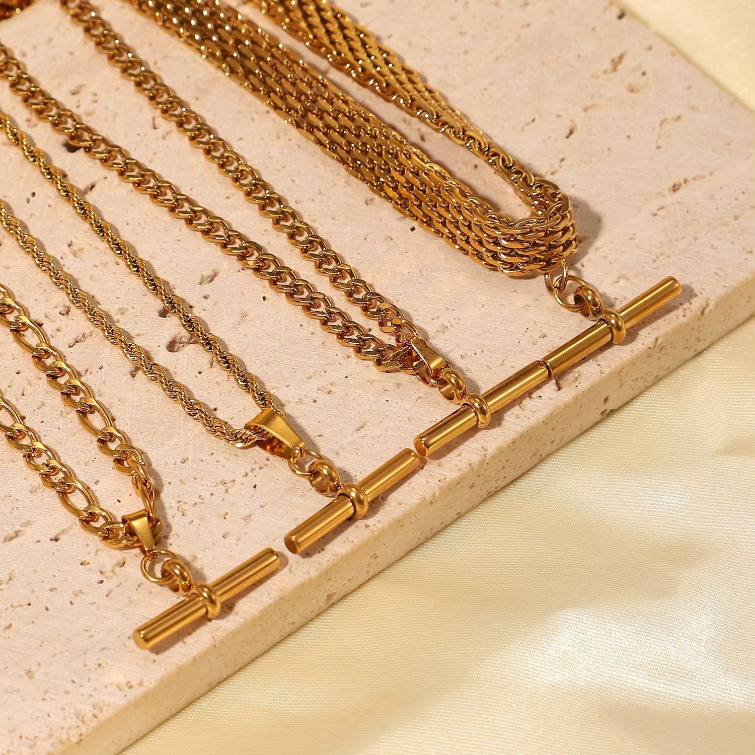 T-Bar Necklace chain detail